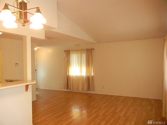 3rd image of 4329 151st St NE
