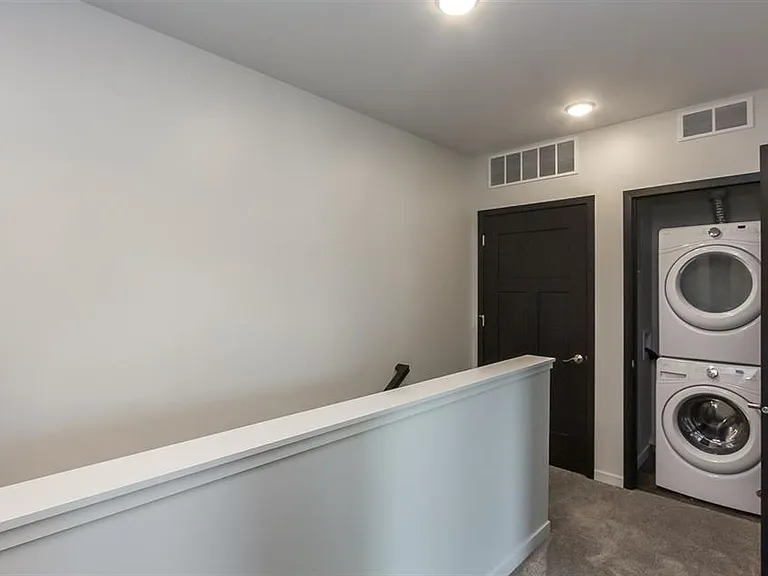 535 S Dubuque St — Photo 11