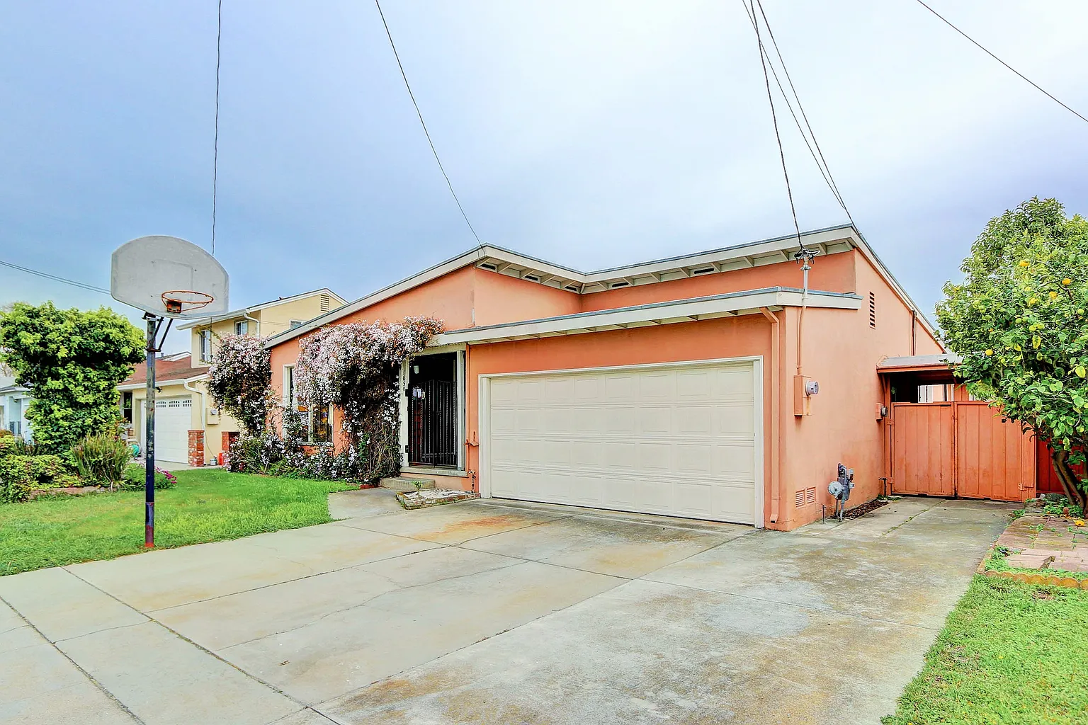 1650 Hubbard Ave photo 1