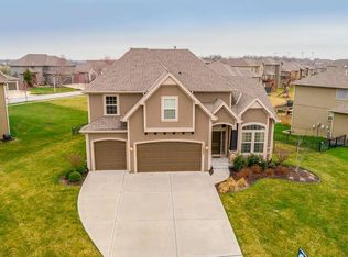 10884 Millbrook Ln, Olathe, KS 66061