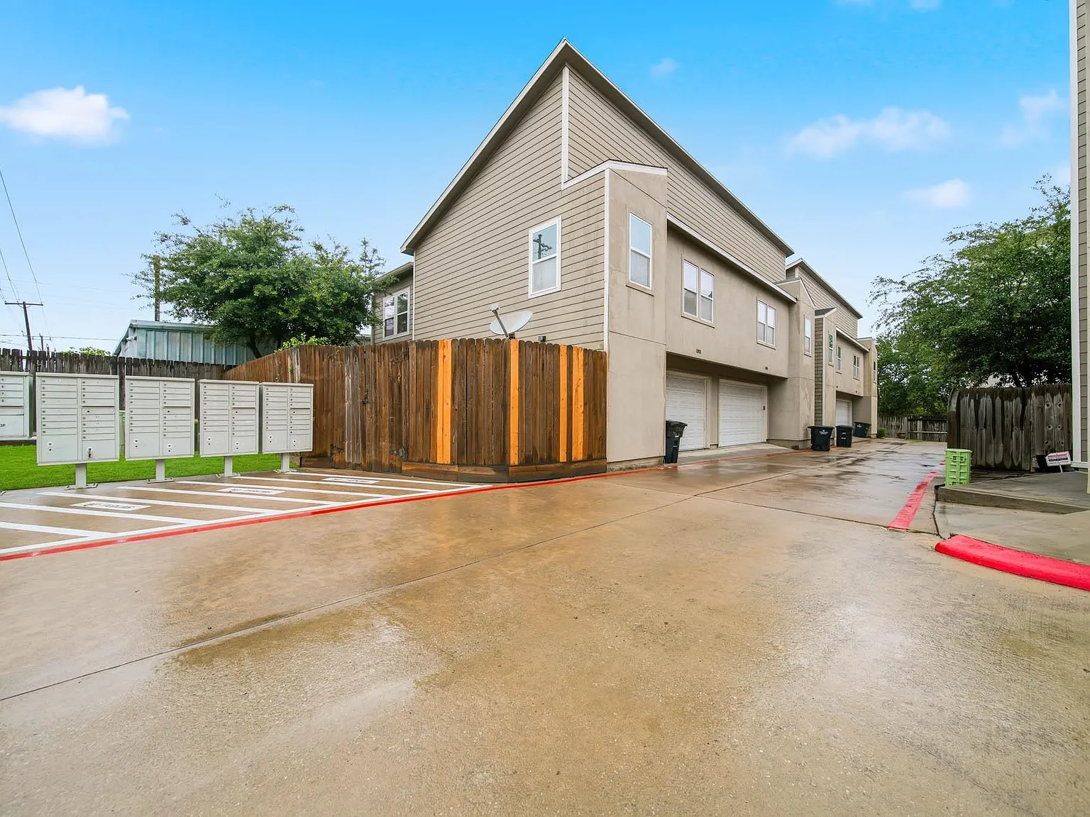2 bed, 2.5 bath, 1648 sqft, $2,000 — Photo 2