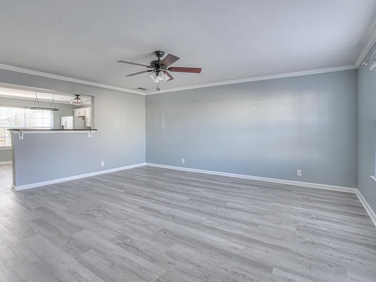 341 Shoshone Pl — Photo 3