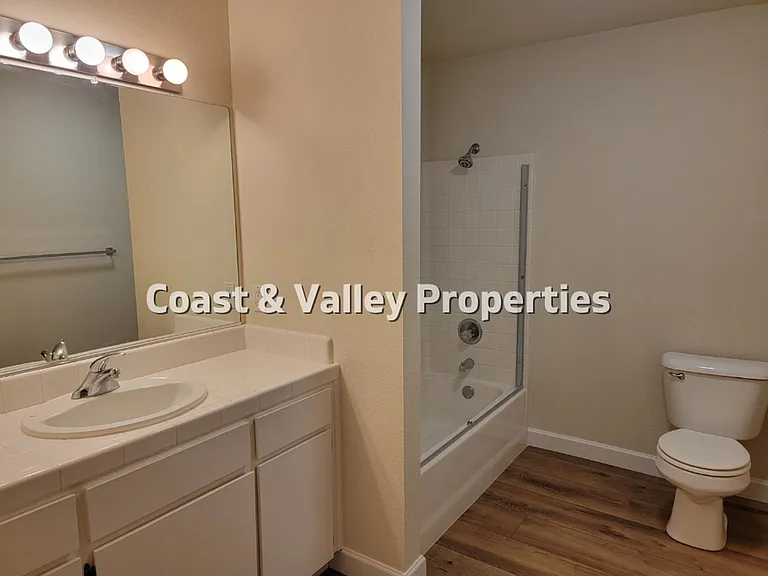 776-780 Nacional Ct — Photo 13
