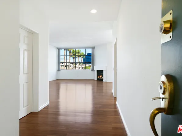 11636 Montana Ave APT 210, Los Angeles, CA 90049