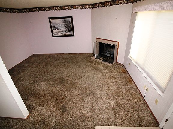3rd image of 3542 Larchmont Square Ln