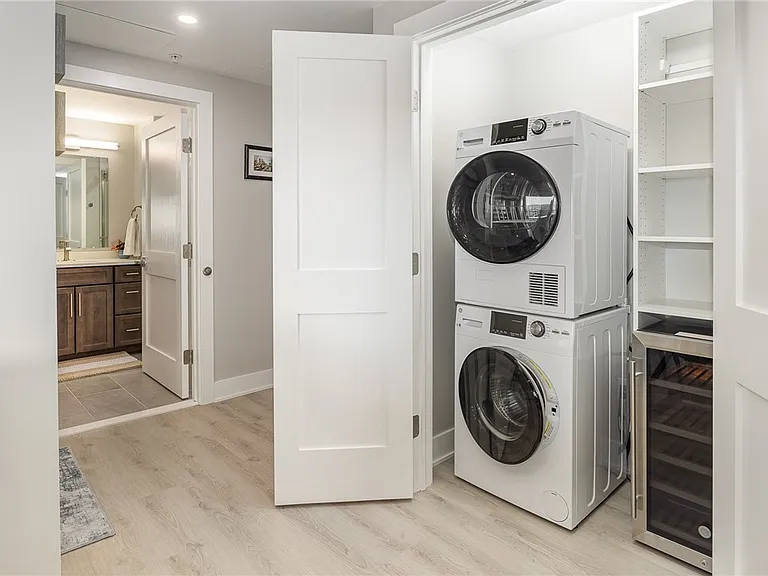 205 Lakeshore Dr #403 — Photo 20