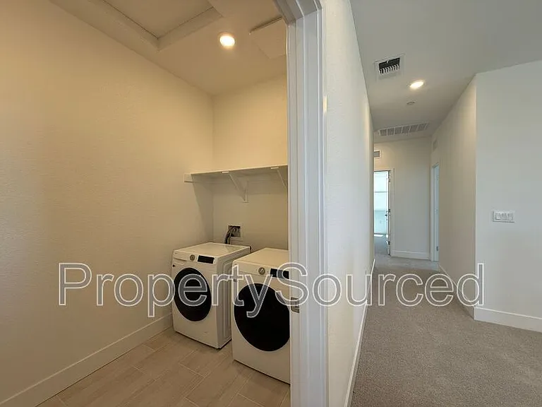 1336 N Martorella Ave — Photo 47
