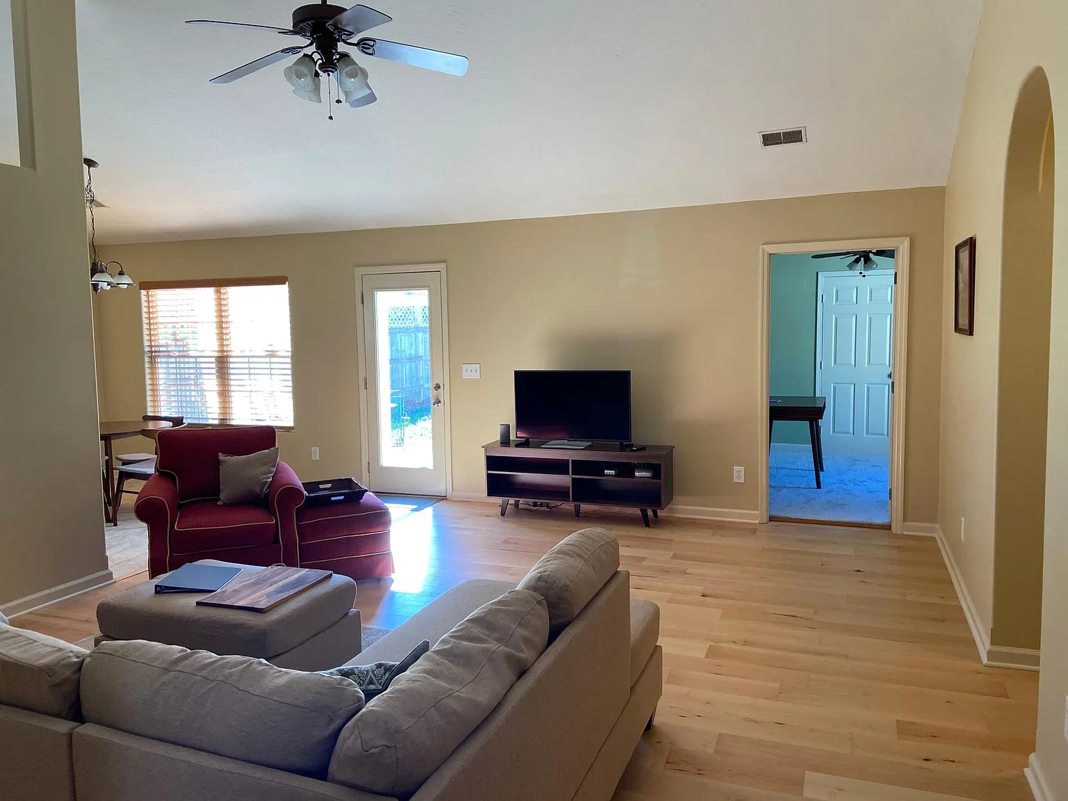 4 bed, 1700 sqft, $3,000 — Photo 2