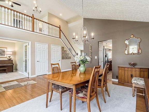 3rd image of 7751 Priestley Dr