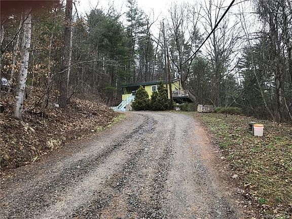 4th image of 49 Fuller Ln