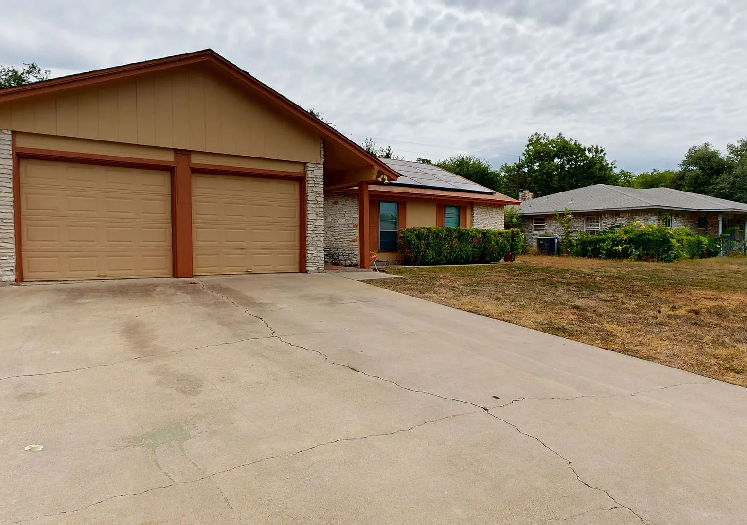 2 Weeks Free + $1,395 Rent In Harker Heights! — Photo 3