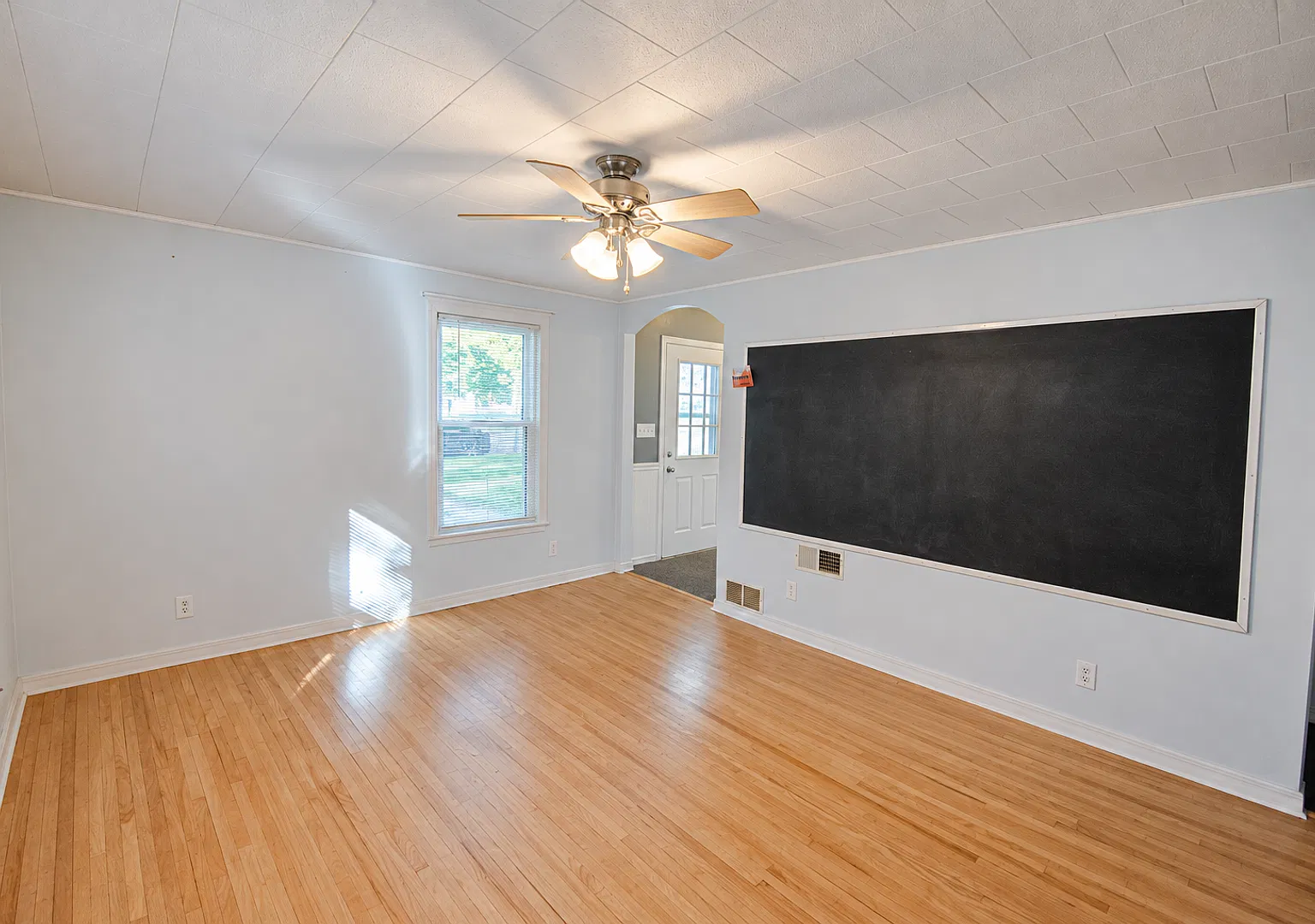 Charming Home Near Soldiers Field & Downtown! — Photo 3