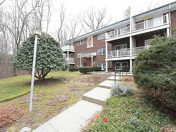 2nd image of 12 Stonehenge Dr Unit 322
