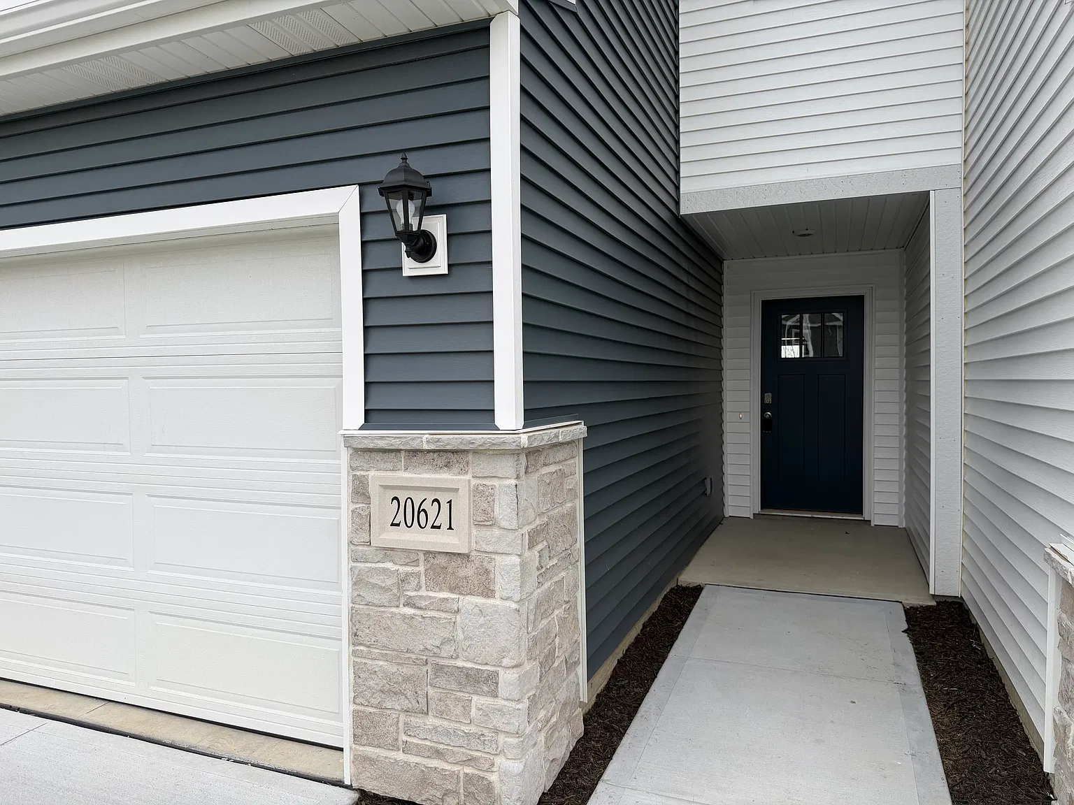 3 bed, 1511 sqft, $2,200 — Photo 3