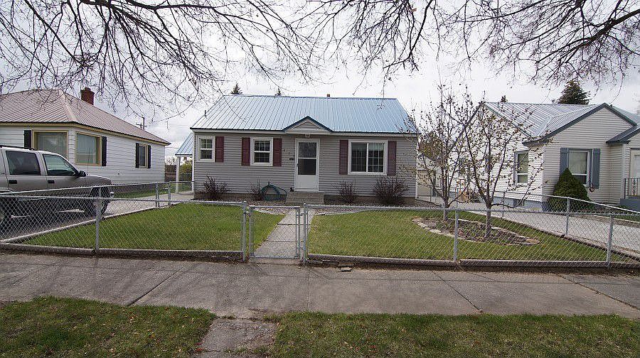 1st image of 270 E 19th St