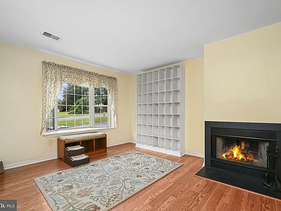5th image of 28 Townview Dr Building D