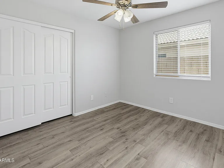 543 W Grovers Ave — Photo 17