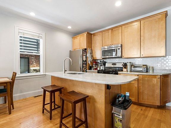 3rd image of 315 W 3rd St #1