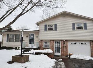 215 High Point Trl, Rochester, NY 14609