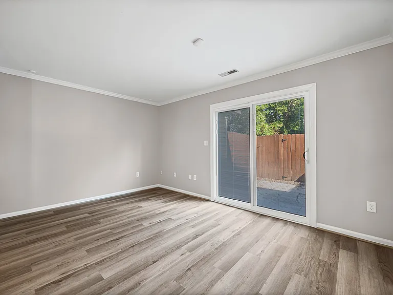 704 Heritage Pkwy — Photo 8