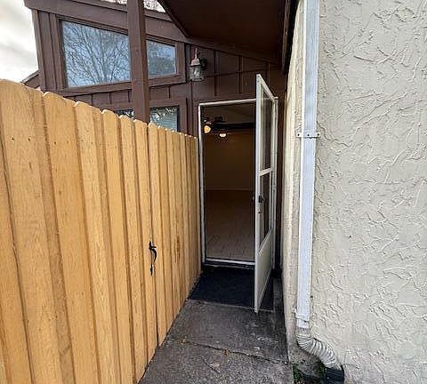 3rd image of 10711 WHISPERING WOODS Place #1