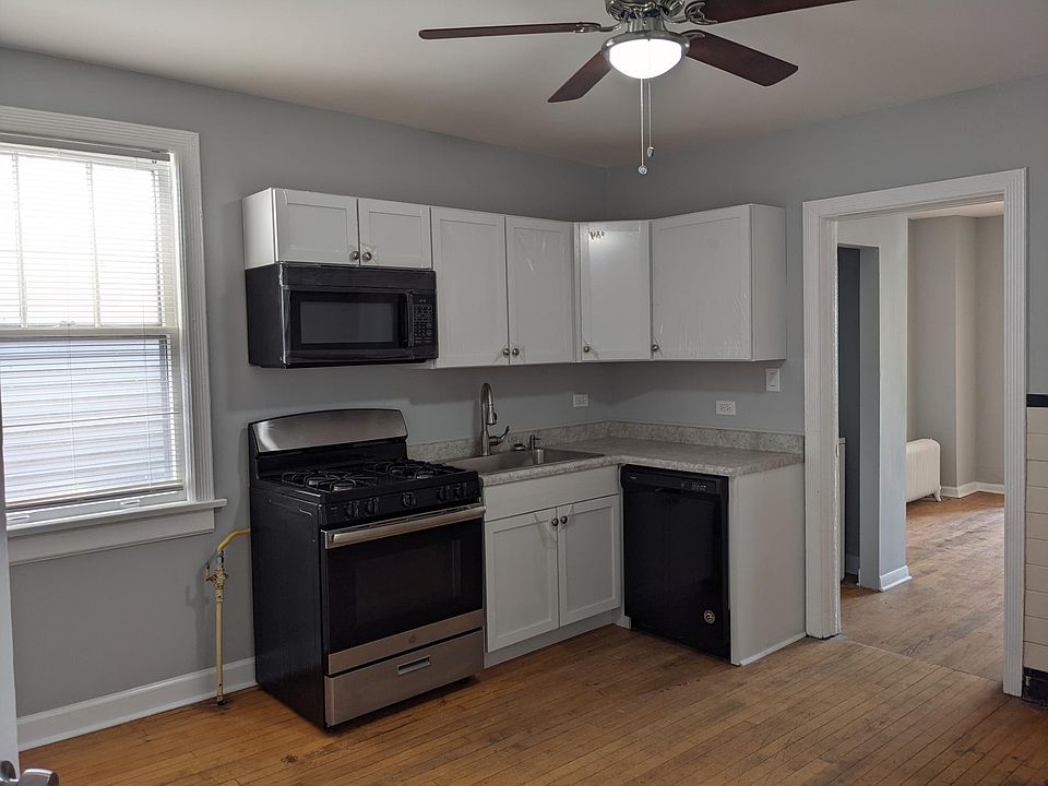 1st image of 1028 W Diversey Pkwy Floor 2
