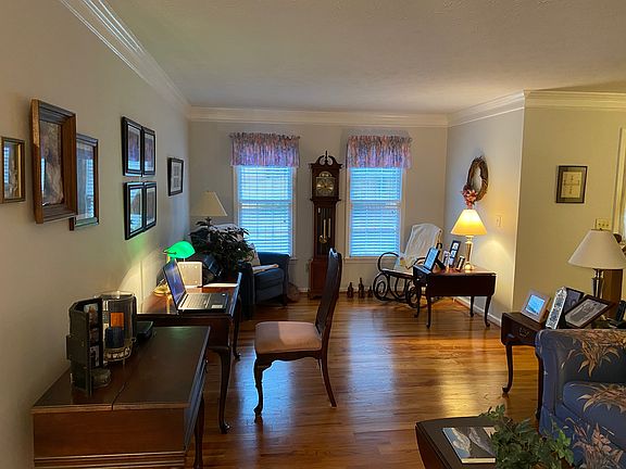 5th image of 910 Meadowsong Cir