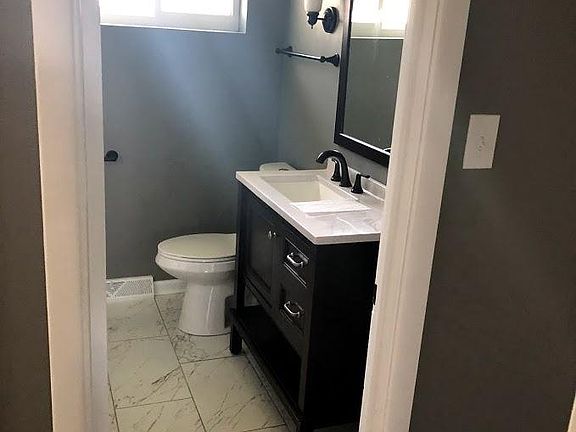 5th image of 249 W Elmwood Dr