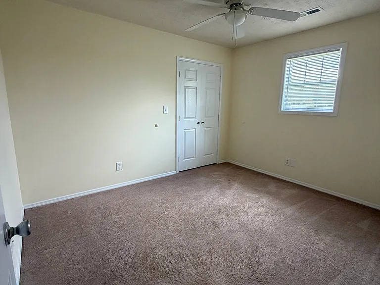 16699 Mooresville Rd #C — Photo 11