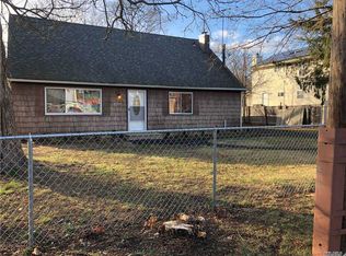 174 N 27th St, Wheatley Heights, NY 11798