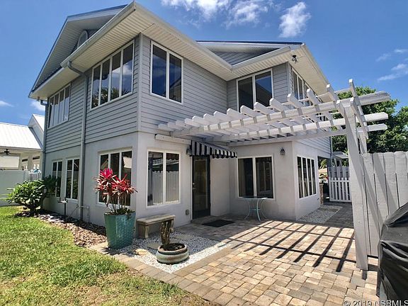 5th image of 837 E 10th Ave