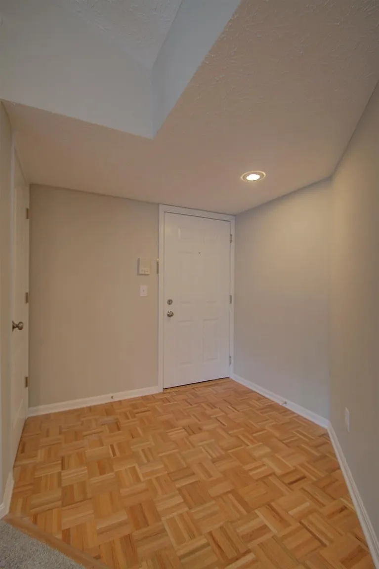 9933 Edgewood Ln photo 1