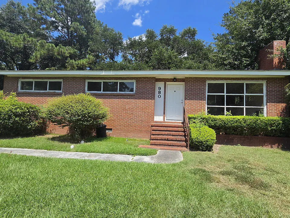 980 Avenue Of Pnes