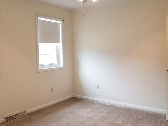 4th image of 21 Gates Ave N
