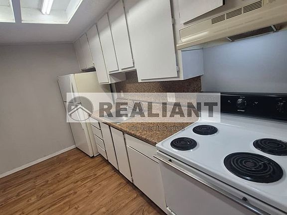 4th image of 605 Amhurst Dr