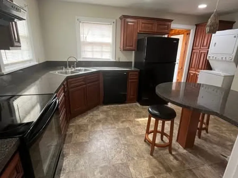 1801 Hogle Dr — Photo 6