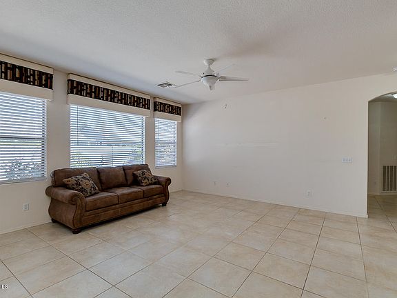5th image of 1450 E County Down Dr