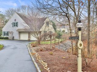 9 Manor Dr, East Sandwich, MA 02537