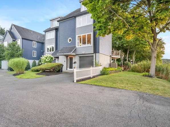 2 Atkinson Dr APT 19, Saugus, MA 01906