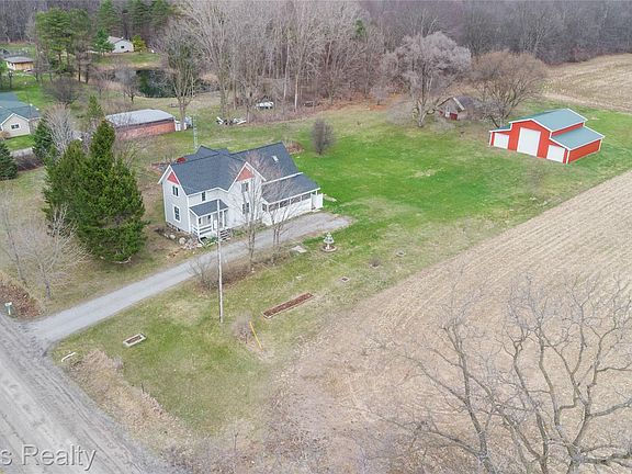 2nd image of 3143 S Oak Rd