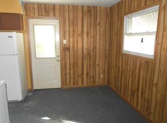 4th image of 223 N 9th Ave