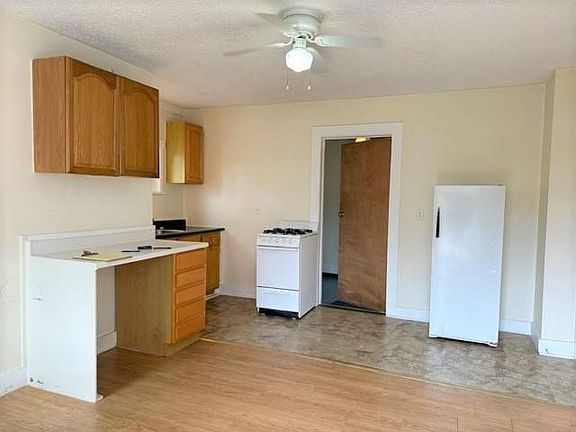 3rd image of 27 Waller Ct #1