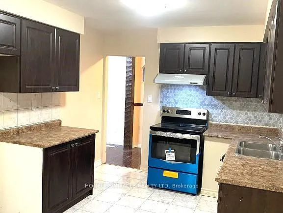 36 Bruce Beer Dr — Photo 1