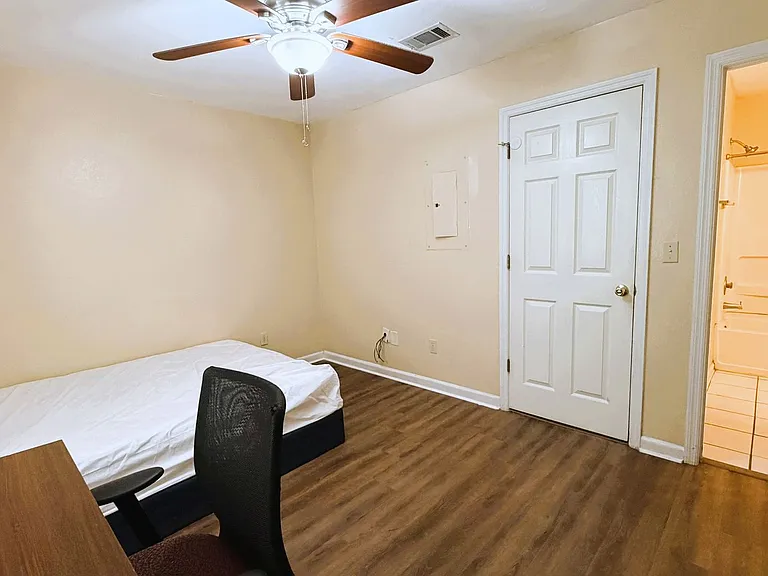 2173 Timberwood Cir S — Photo 13