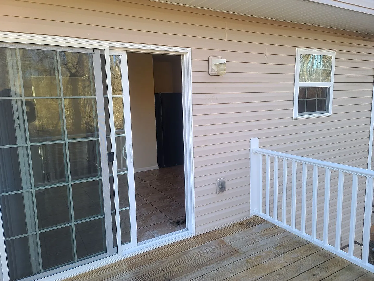 3 Bedroom 2 1/2 bath ** End Unit** Townhome for Rent in Waynesboro — Photo 2