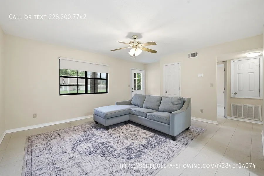 2 bed, 1001 sqft, $1,600 — Photo 2