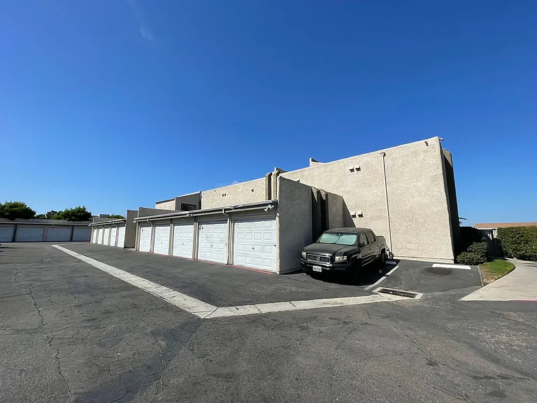 401 Beach Blvd - El Pueblo Apartments — Photo 8