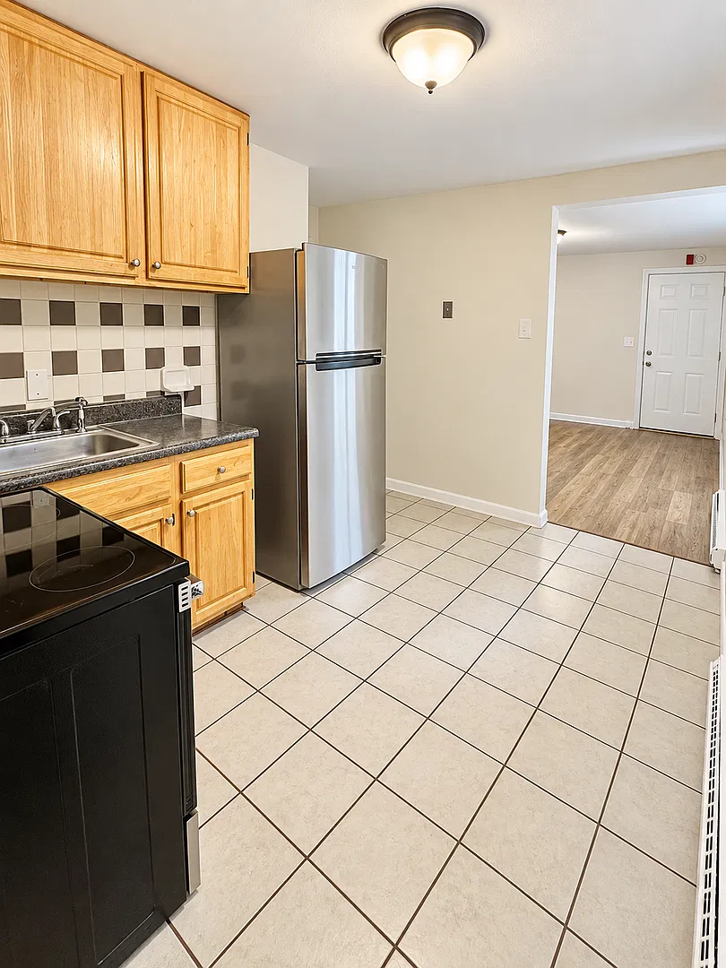 43 LaSalle Court — Photo 1