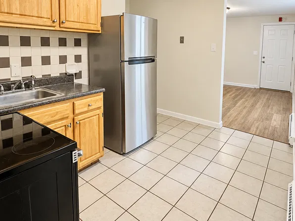 43 LaSalle Court, 43 Lasalle Ct APT 1, New Britain, CT 06051