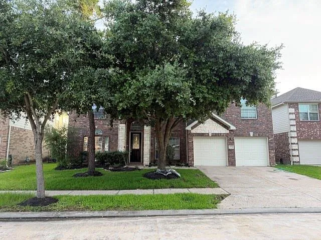 5 bed, 3.5 bath, 3846 sqft, $3,200 — Photo 2